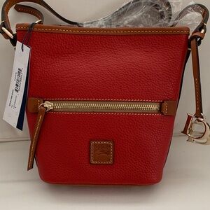 NWT - Dooney & Bourke Red and Tan Crossbody Bag - Small Zip Sac